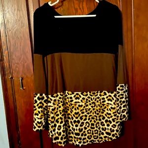 3/4 length sleeved blouse. Black, brown, cheetah